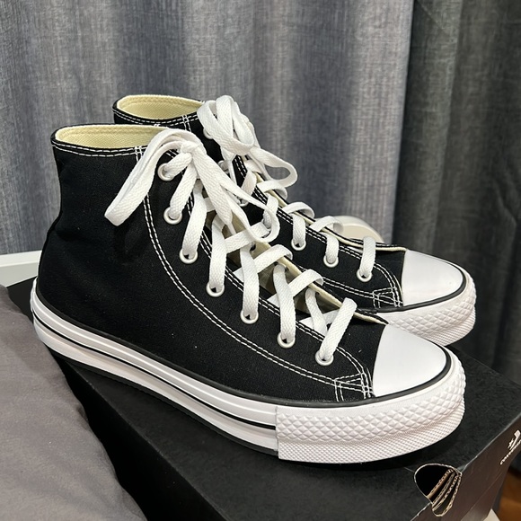 Converse - Picture 2 of 6